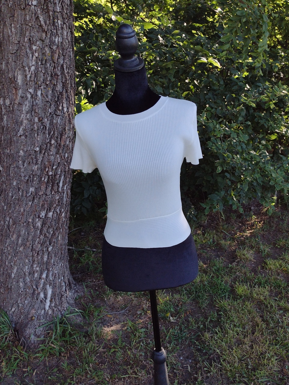 The Workshop White Crop Top With A Black Tie Size Large